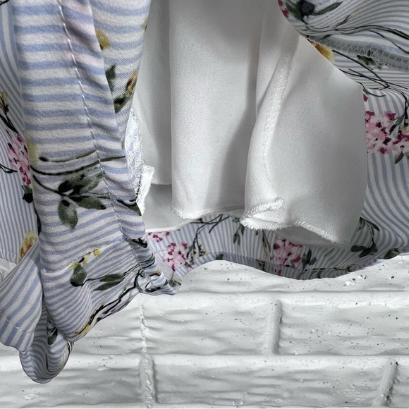 EVERLY Floral V-Neck Romper with 3/4 length flare sleeves - Picture 6 of 8